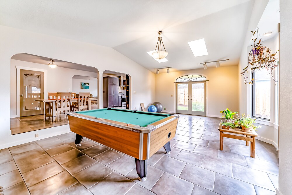 DogFriendly Home w/ a Large Yard, Free WiFi, Washer/Dryer, & Pool