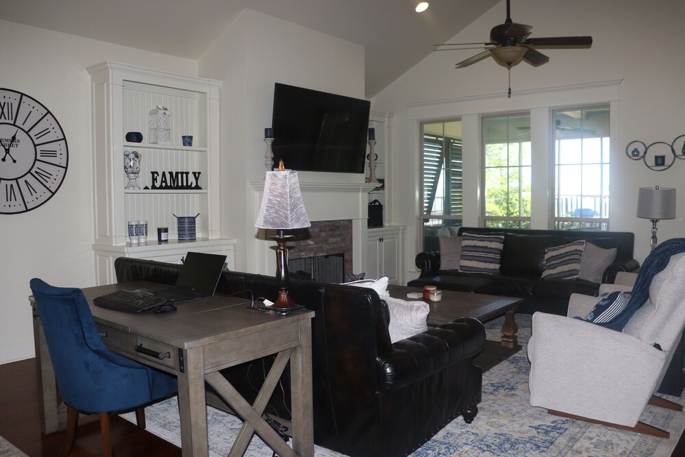 "Family Ties" - False River Home Away from Home - Sleeps 10