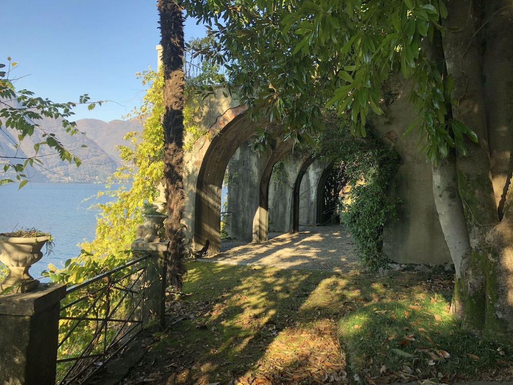 Villa Giudici Luxury app on the Lake