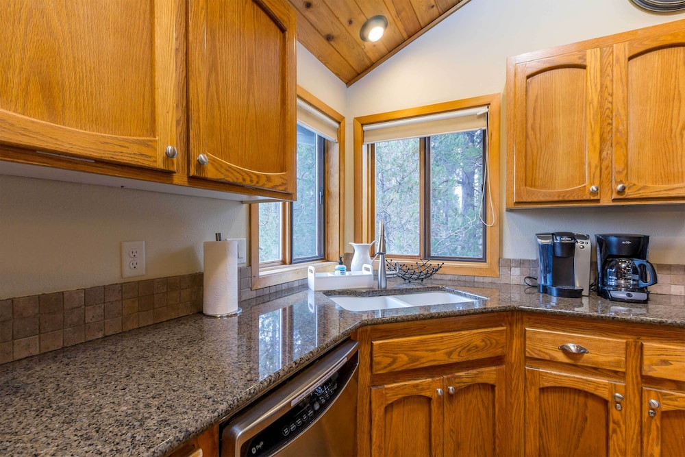 Free SHARC Passes for 2022, Updated, AC, Foosball, Private Hot Tub  - WITC03