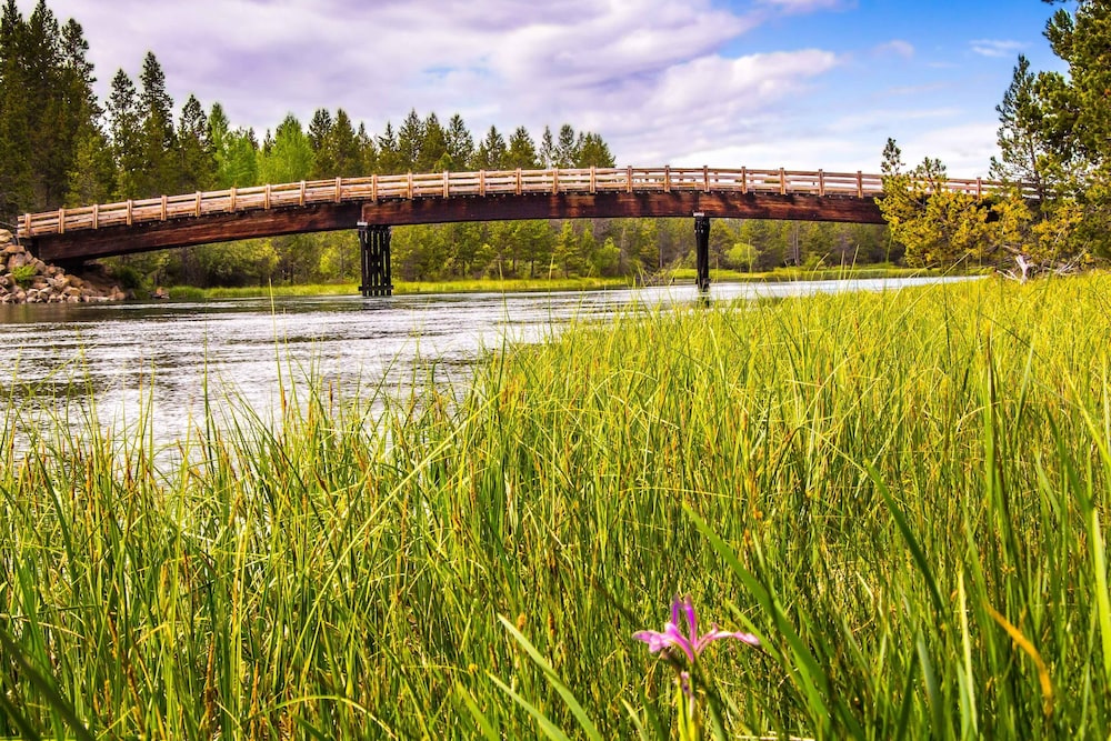 Free SHARC Passes for 2022, Updated, AC, Foosball, Private Hot Tub  - WITC03