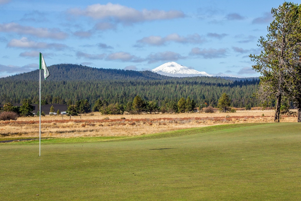 Free SHARC Passes for 2022, Updated, AC, Foosball, Private Hot Tub  - WITC03