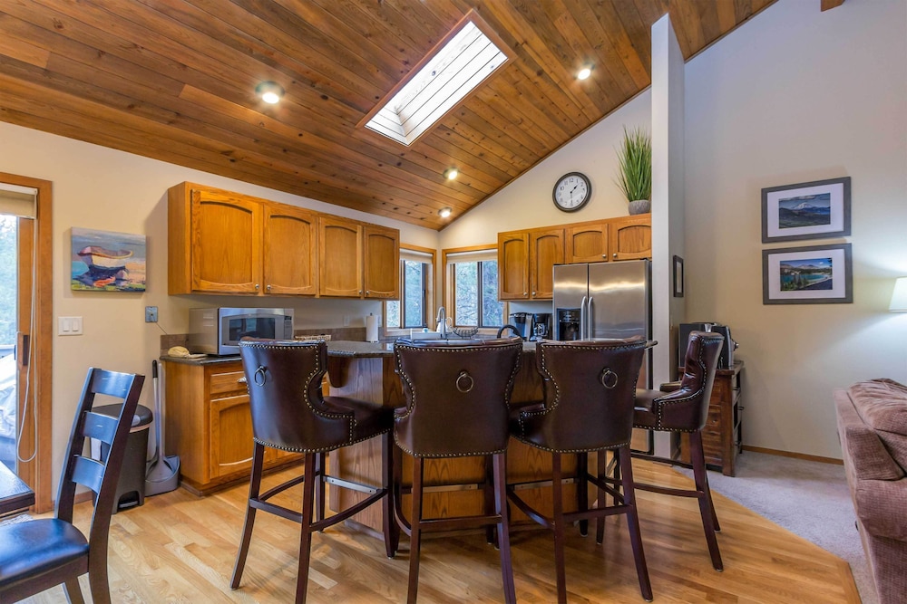 Free SHARC Passes for 2022, Updated, AC, Foosball, Private Hot Tub  - WITC03