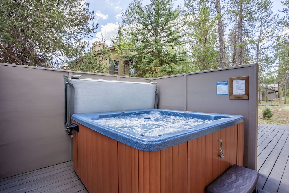 Free SHARC Passes for 2022, Updated, AC, Foosball, Private Hot Tub  - WITC03