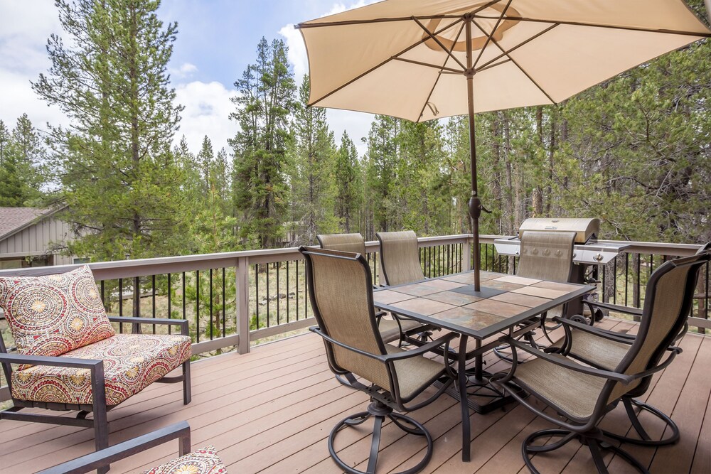 Free SHARC Passes for 2022, Updated, AC, Foosball, Private Hot Tub  - WITC03