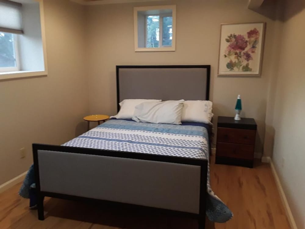 Hill house 2 bedroom, 2 bath house. Walk to downtown Hill City, SD