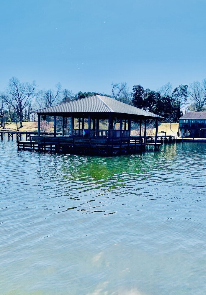 Dock Holiday, 5 bdrm/4 bath Lake House 