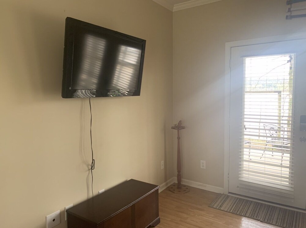 Lakefront guest house on Neely Henry Lake with swim/boat dock Canoe