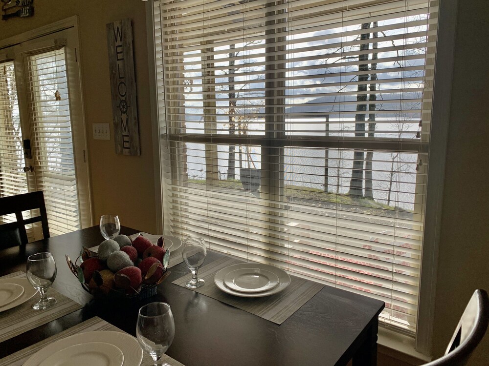 Lakefront guest house on Neely Henry Lake with swim/boat dock Canoe