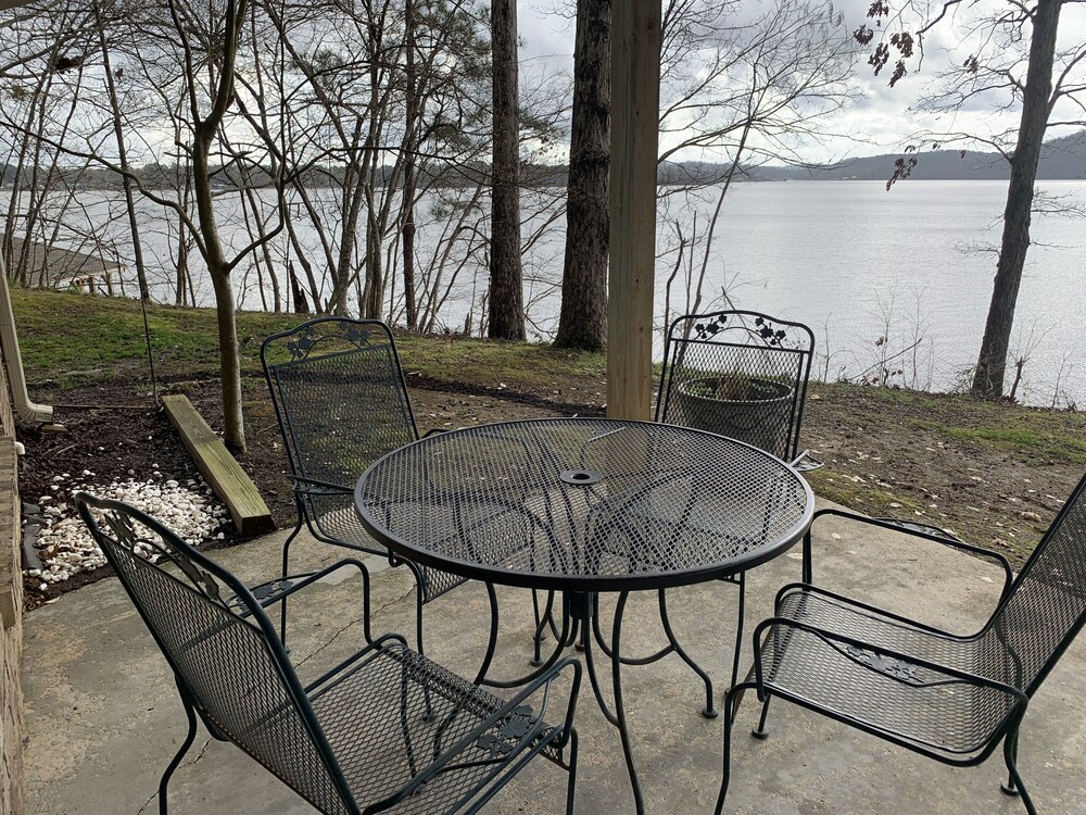 Lakefront guest house on Neely Henry Lake with swim/boat dock Canoe