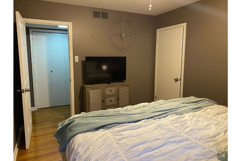 "TCB" of Graceland 4 bedroom 2 bath Cozy  home! in Memphis, United States