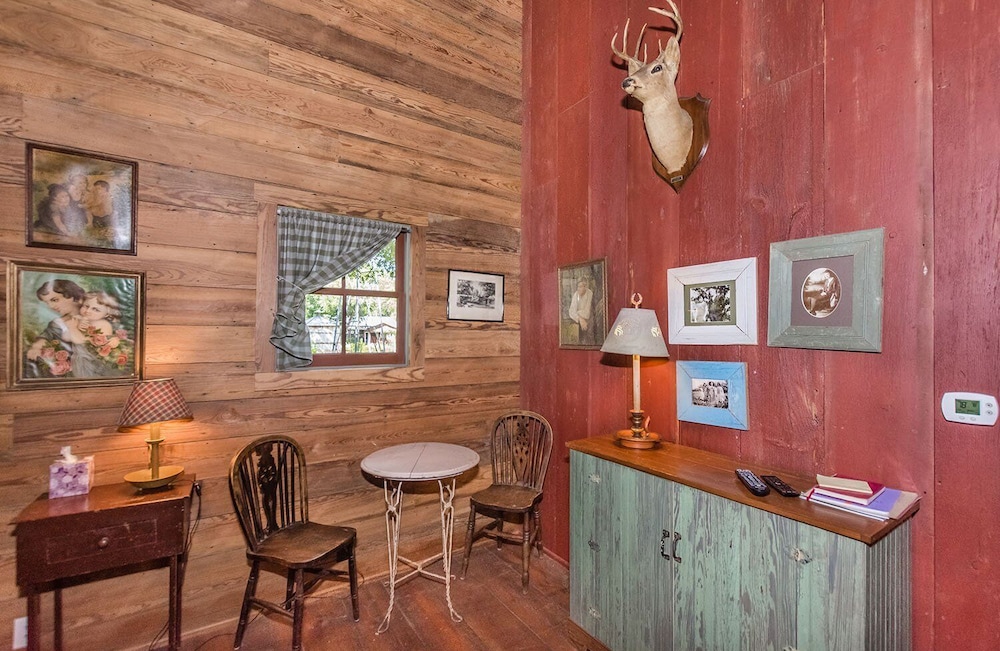 Close to Main Street 3br/3ba Sleeps 6! Fredericksburg Vrbo