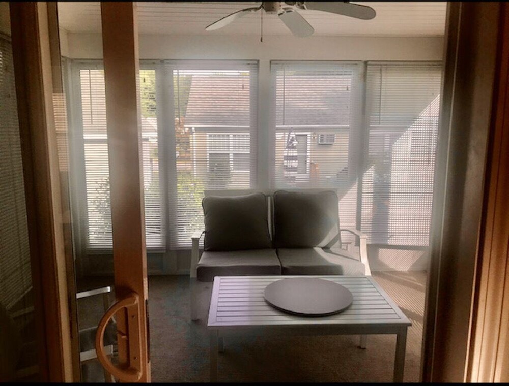 Charming getaway with great location at Beach Dreams! Wells Vrbo