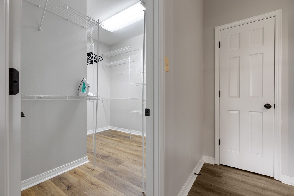 ON Hamilton - 7 S - boat & swim dock - on cove off main channel! STEPS from lake