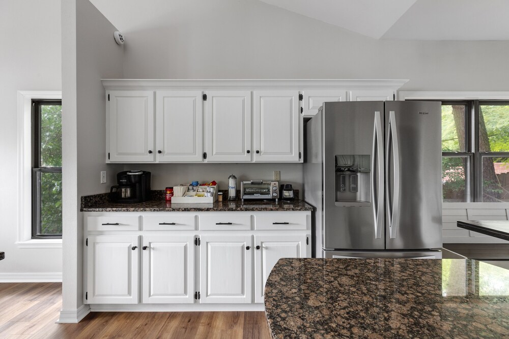 ON Hamilton - 7 S - boat & swim dock - on cove off main channel! STEPS from lake