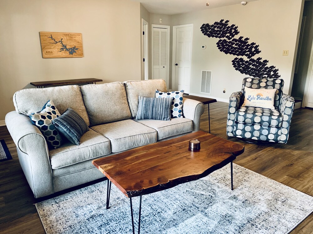 ON Hamilton - 7 S - boat & swim dock - on cove off main channel! STEPS from lake