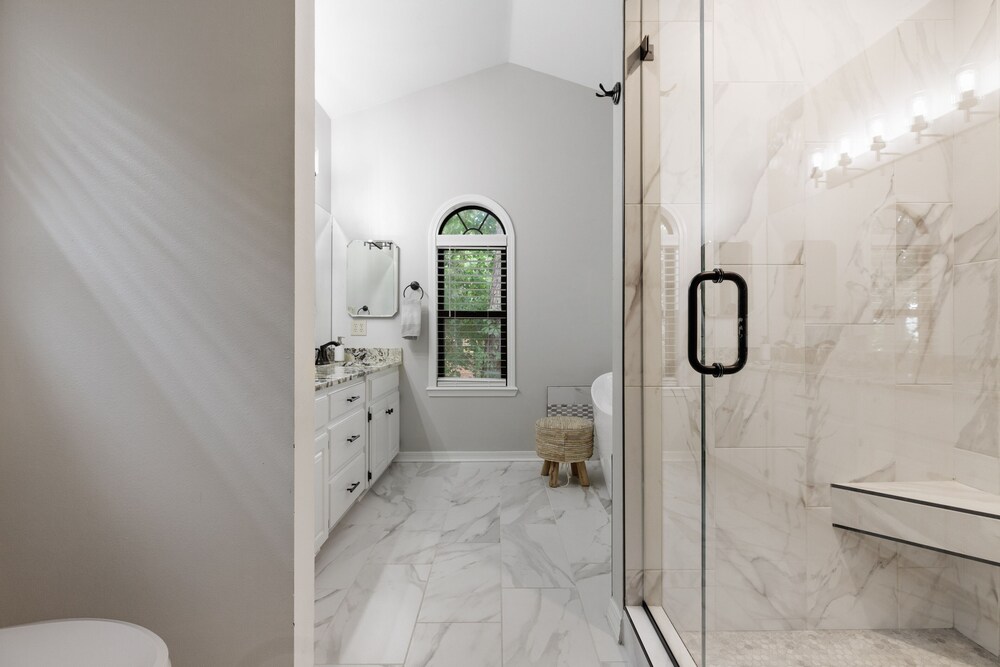 ON Hamilton - 7 S - boat & swim dock - on cove off main channel! STEPS from lake