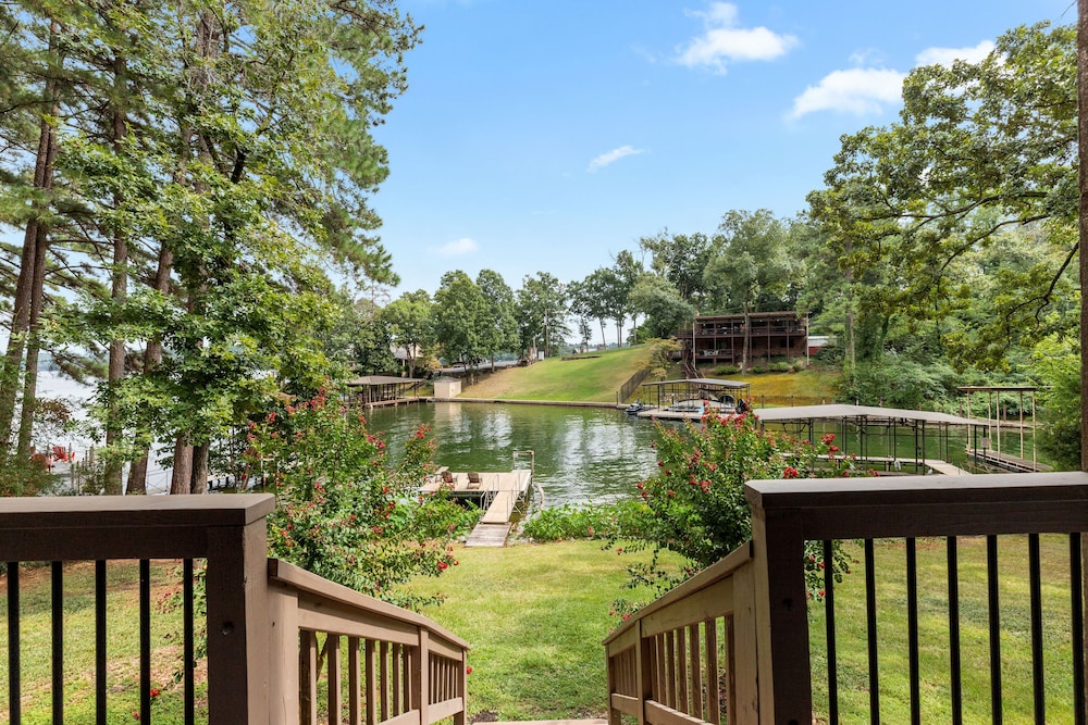 ON Hamilton - 7 S - boat & swim dock - on cove off main channel! STEPS from lake