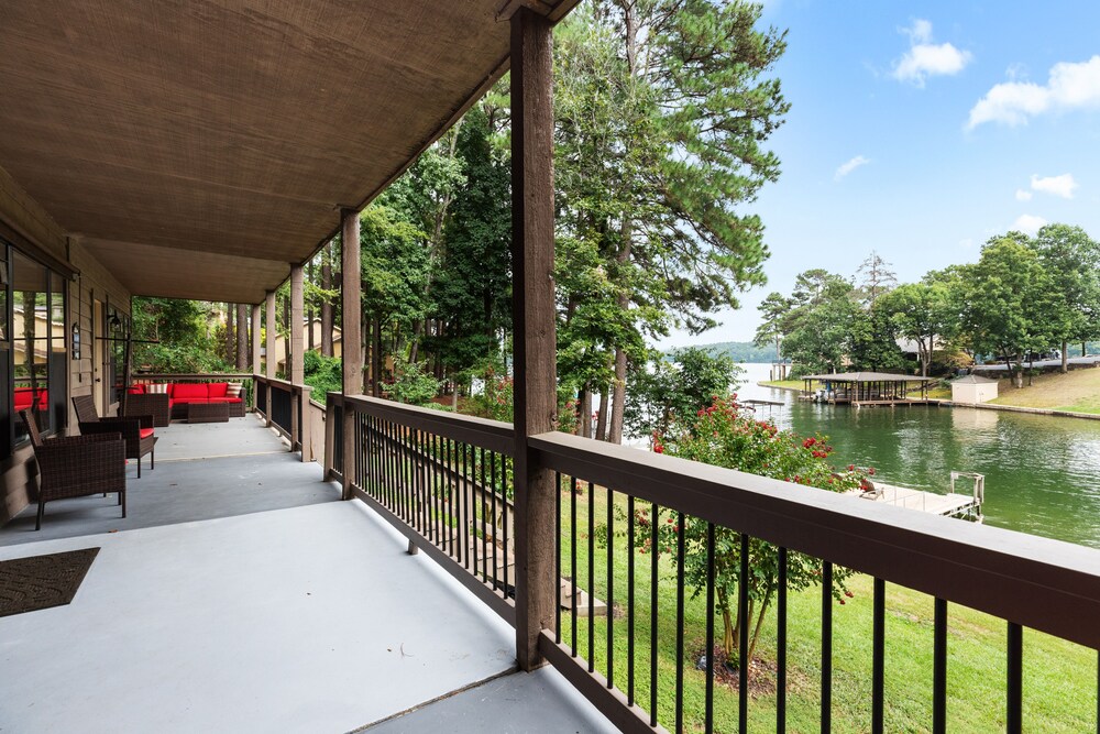 ON Hamilton - 7 S - boat & swim dock - on cove off main channel! STEPS from lake