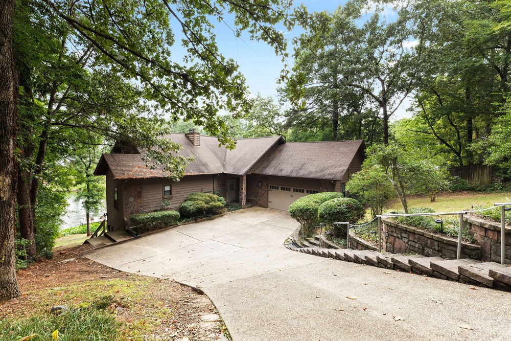 ON Hamilton - 7 S - boat & swim dock - on cove off main channel! STEPS from lake