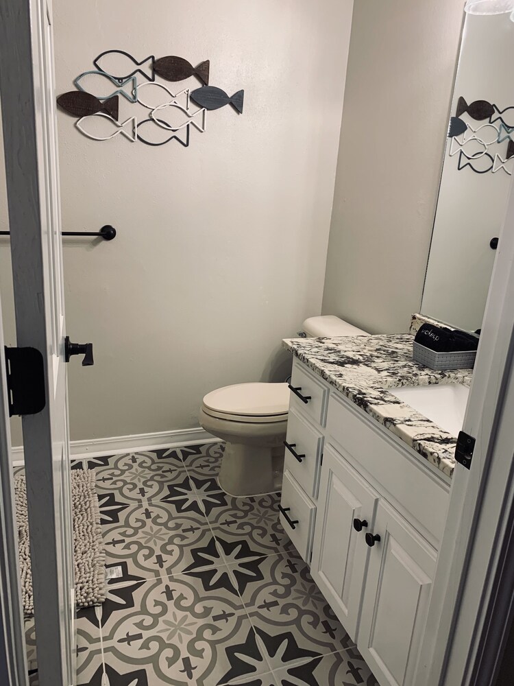 ON Hamilton - 7 S - boat & swim dock - on cove off main channel! STEPS from lake