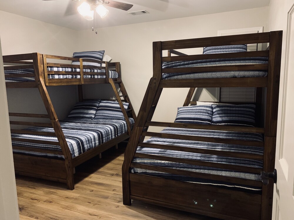 ON Hamilton - 7 S - boat & swim dock - on cove off main channel! STEPS from lake