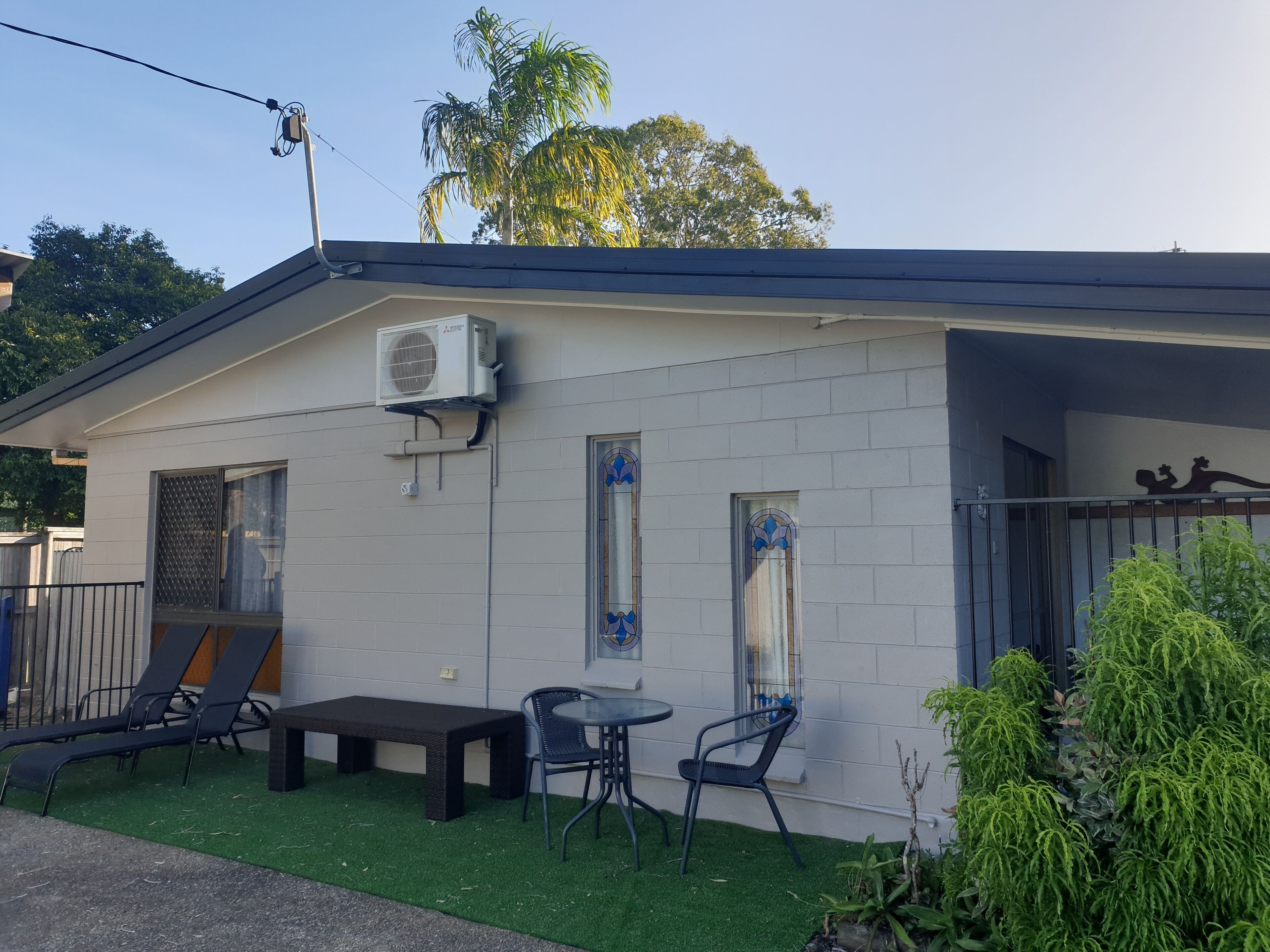 Rooms in a Nudist Poly Household, Walk to Beach