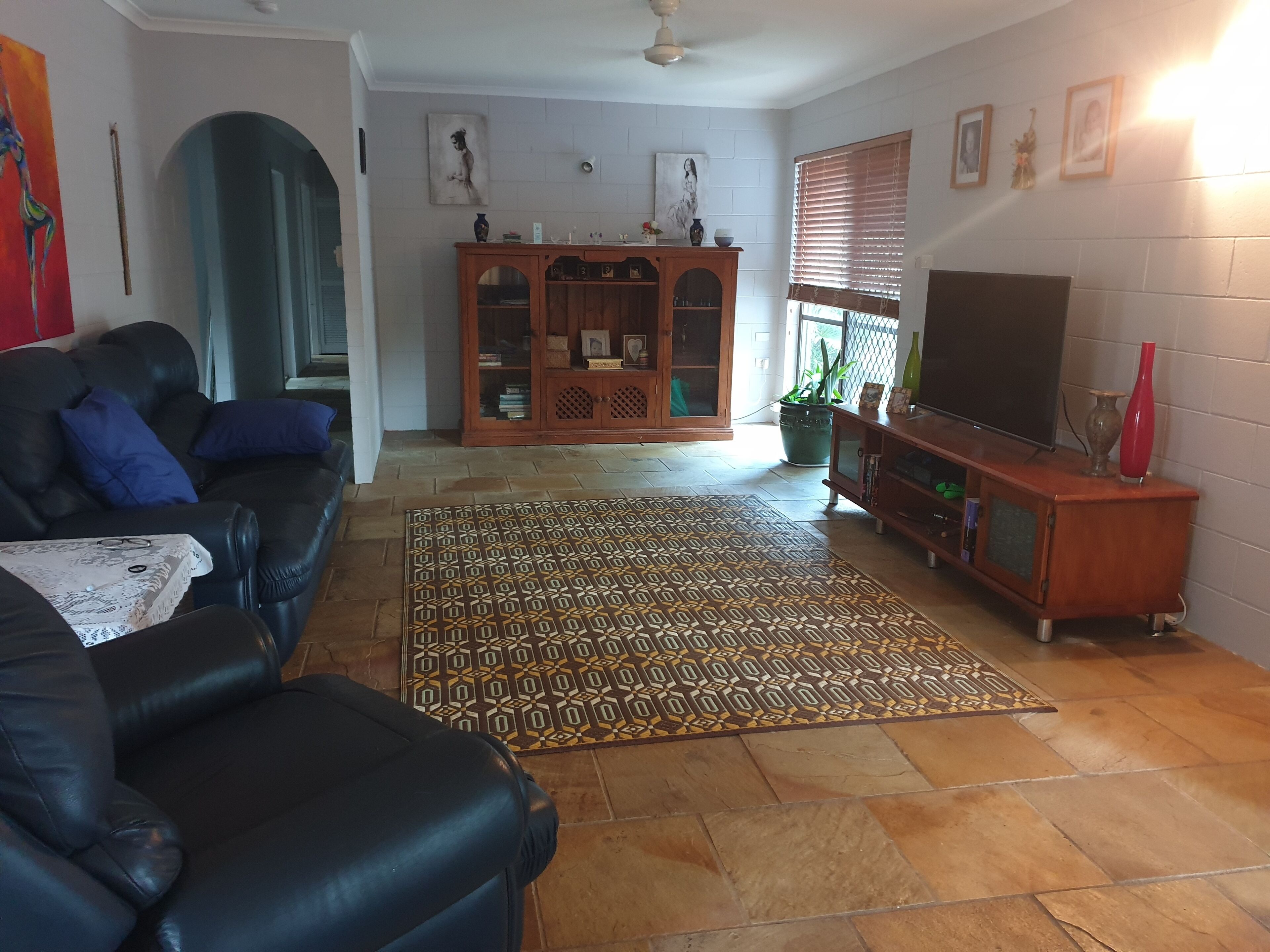 Rooms in a Nudist Poly Household, Walk to Beach