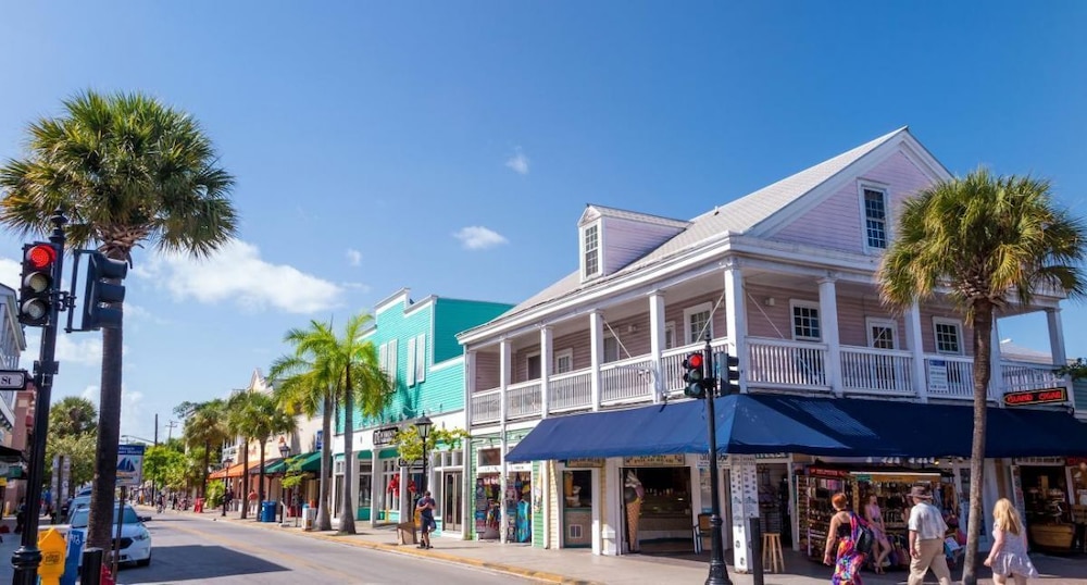 Florida Keys Escape! Chic Unit, Parking, Tiki Bar, Pool, Marina