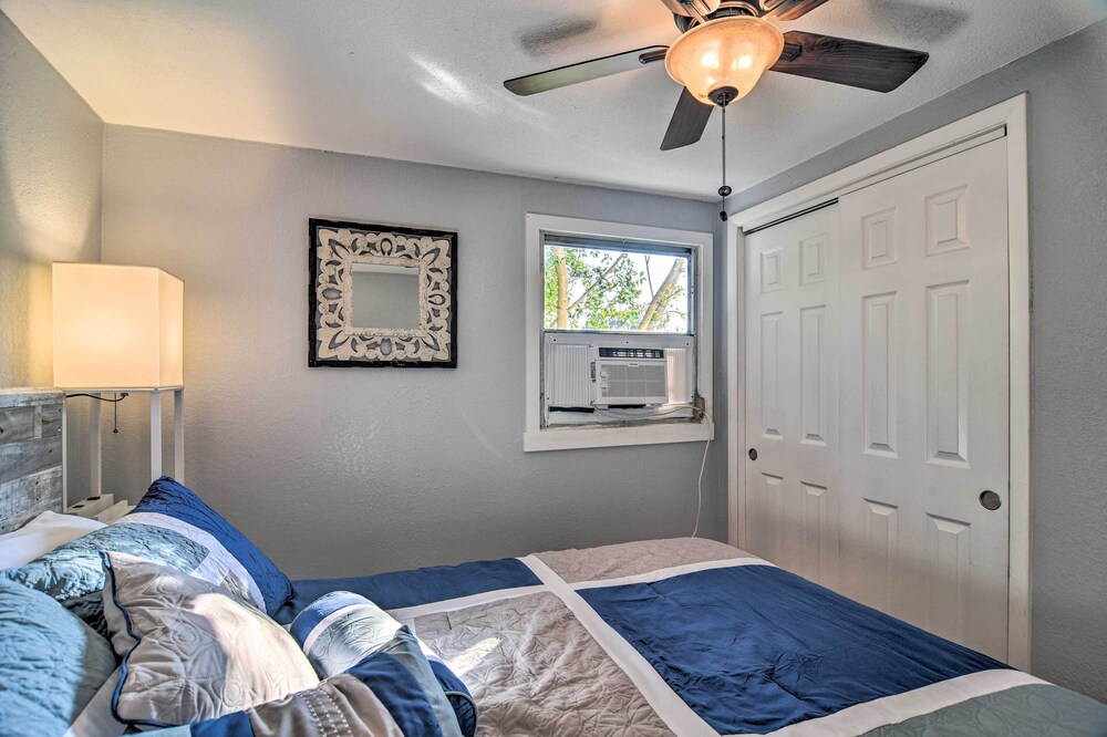 NEW! Cozy Beach Apt. w/ Pool, 3 Mi to St. Pete!