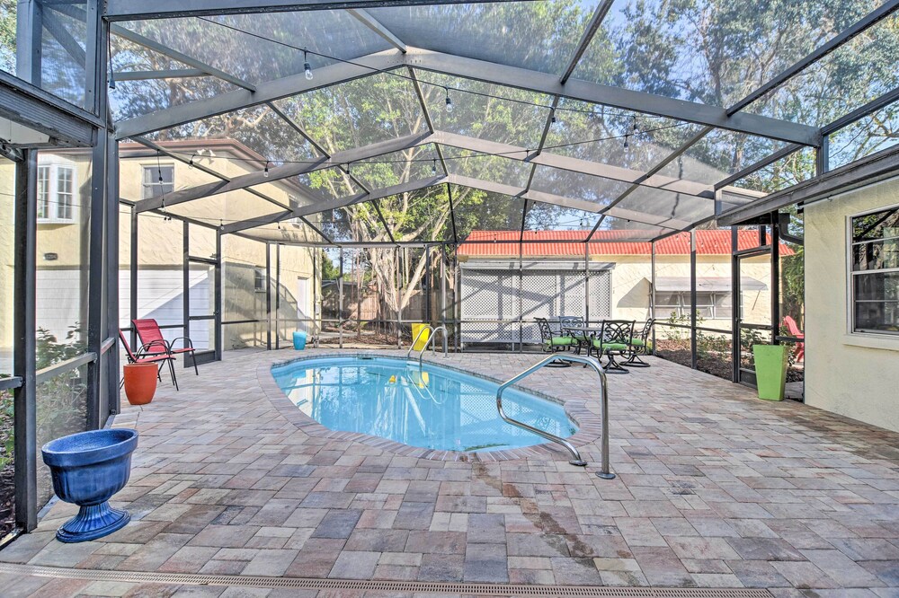 NEW! Cozy Beach Apt. w/ Pool, 3 Mi to St. Pete!