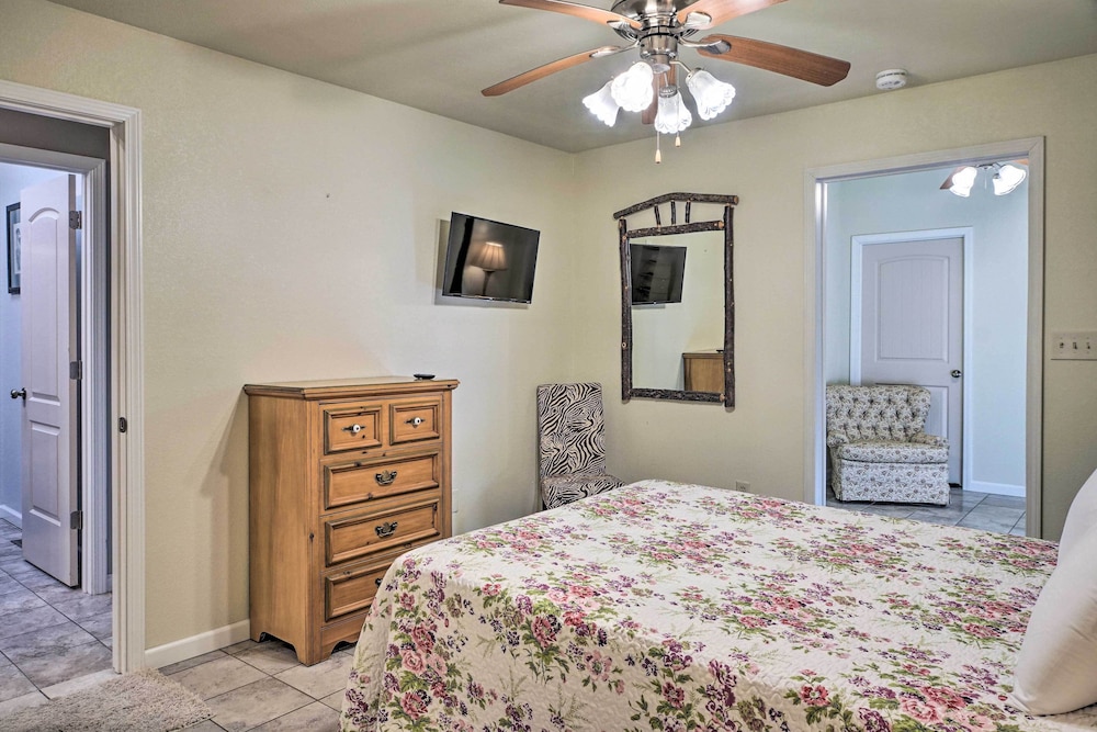 Waterfront Hollister Retreat w Dock Game Room Taney County