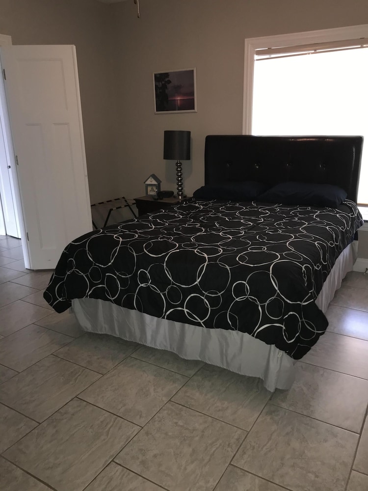 Condo at Lake Erie Vista, Unit 201 Private Beach, Balcony, Pool