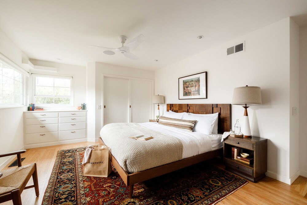 Marquee By AvantStay Modern Stylish Estate w/ Pool & Entertainers