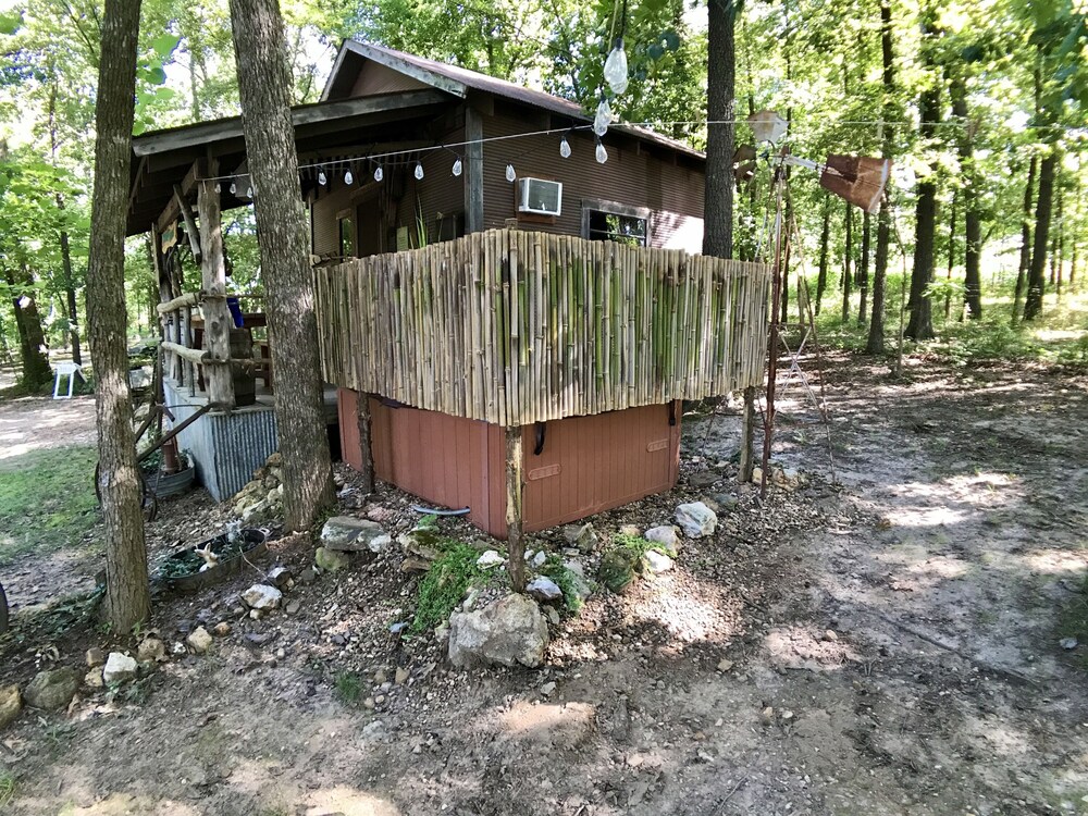 Ozark Mountain Hideout Glamping Cabin, Hot Tub, Kings River Access