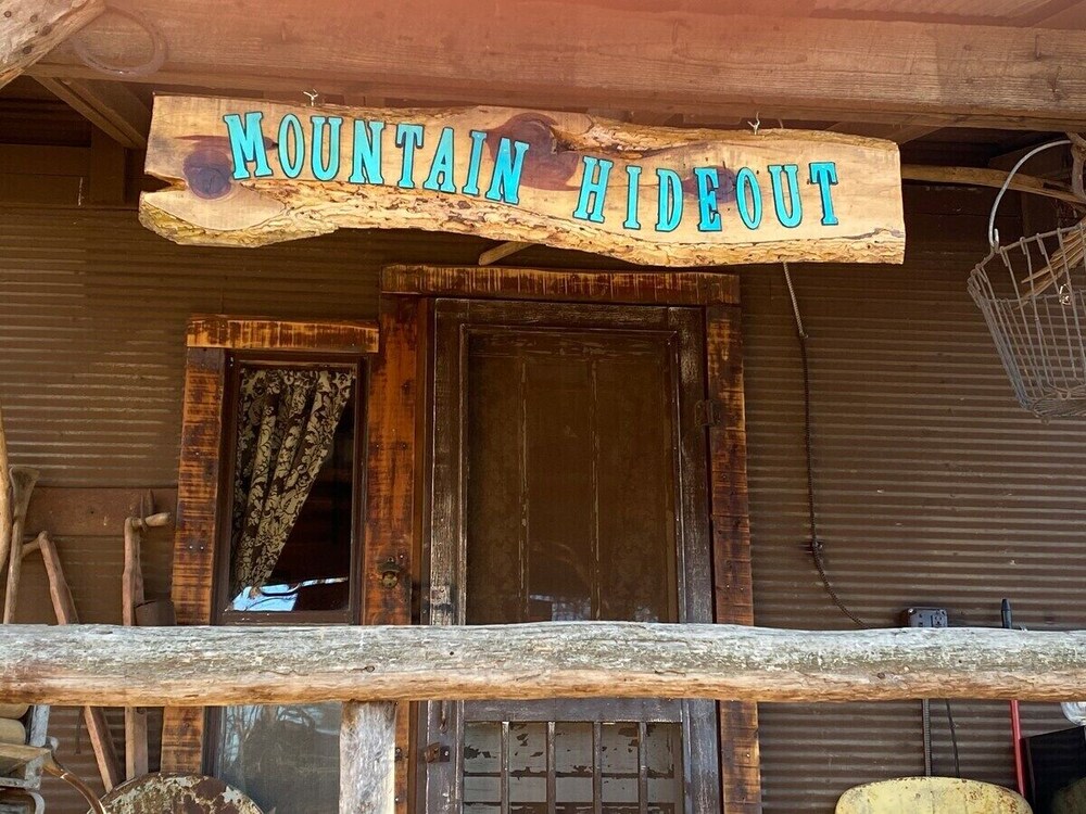 Ozark Mountain Hideout Glamping Cabin, Hot Tub, Kings River Access