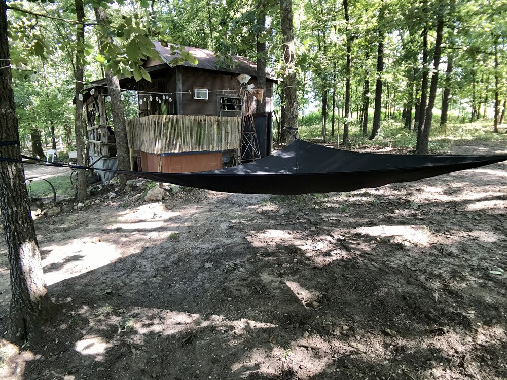 Ozark Mountain Hideout Glamping Cabin, Hot Tub, Kings River Access