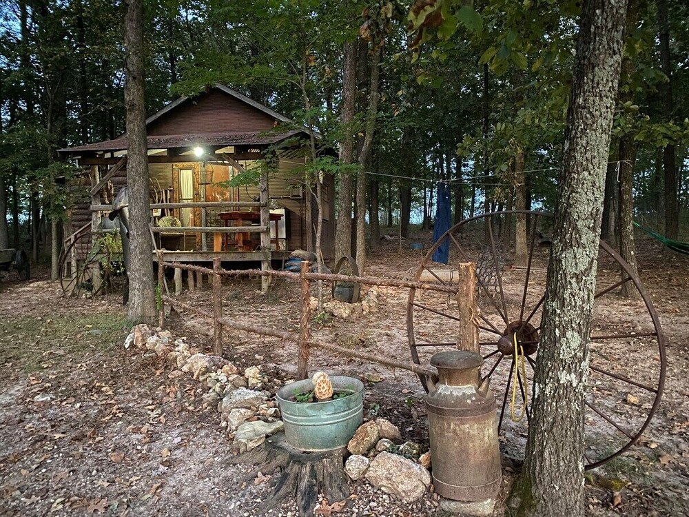 Ozark Mountain Hideout Glamping Cabin, Hot Tub, Kings River Access