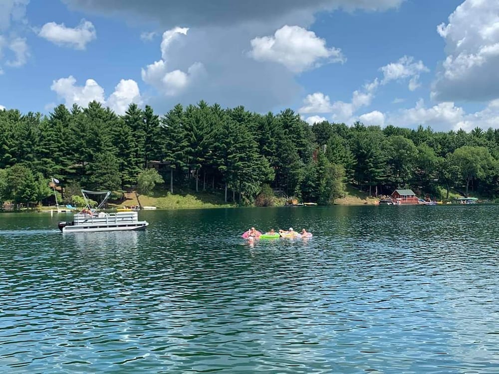 Crystal Clear Pearl Lake Waterfront Cottage With Pontoon Rental