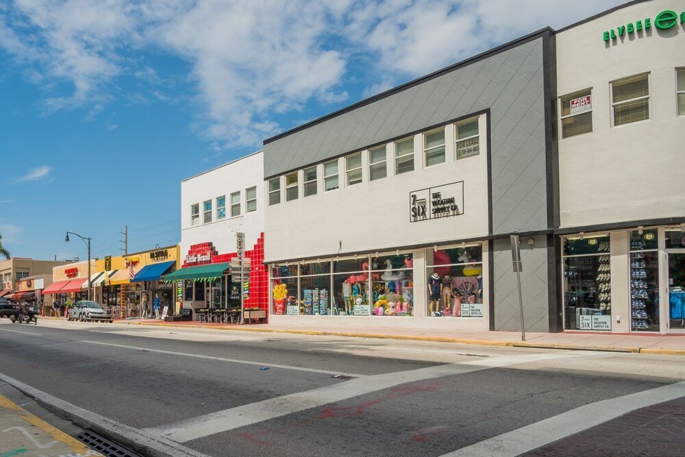 Miami Escape! Close to Art Deco, Port of Miami, Shopping Center! Fitness Center