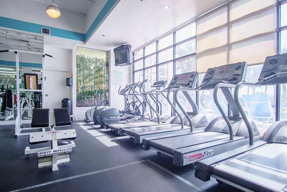 Miami Escape! Close to Art Deco, Port of Miami, Shopping Center! Fitness Center