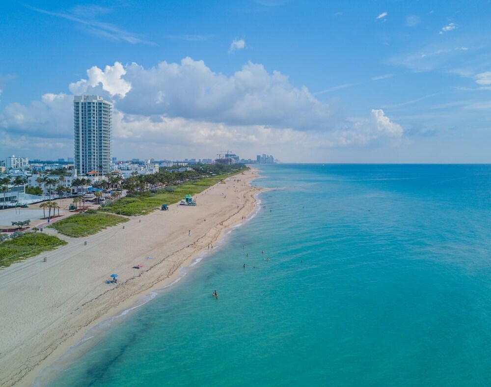 Miami Escape! Close to Art Deco, Port of Miami, Shopping Center! Fitness Center