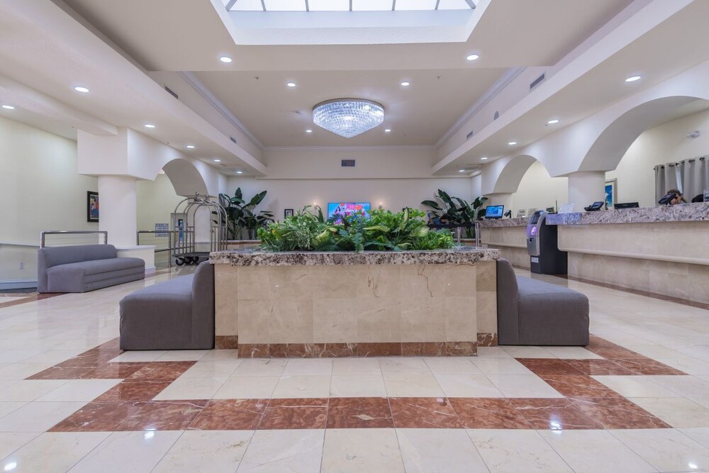 Miami Escape! Close to Art Deco, Port of Miami, Shopping Center! Fitness Center