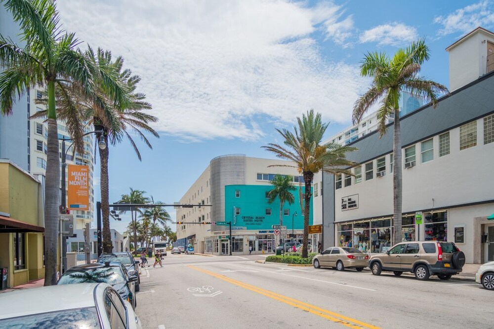 Miami Escape! Close to Art Deco, Port of Miami, Shopping Center! Fitness Center