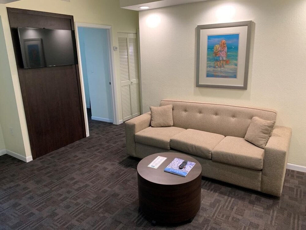 Miami Escape! Close to Art Deco, Port of Miami, Shopping Center! Fitness Center