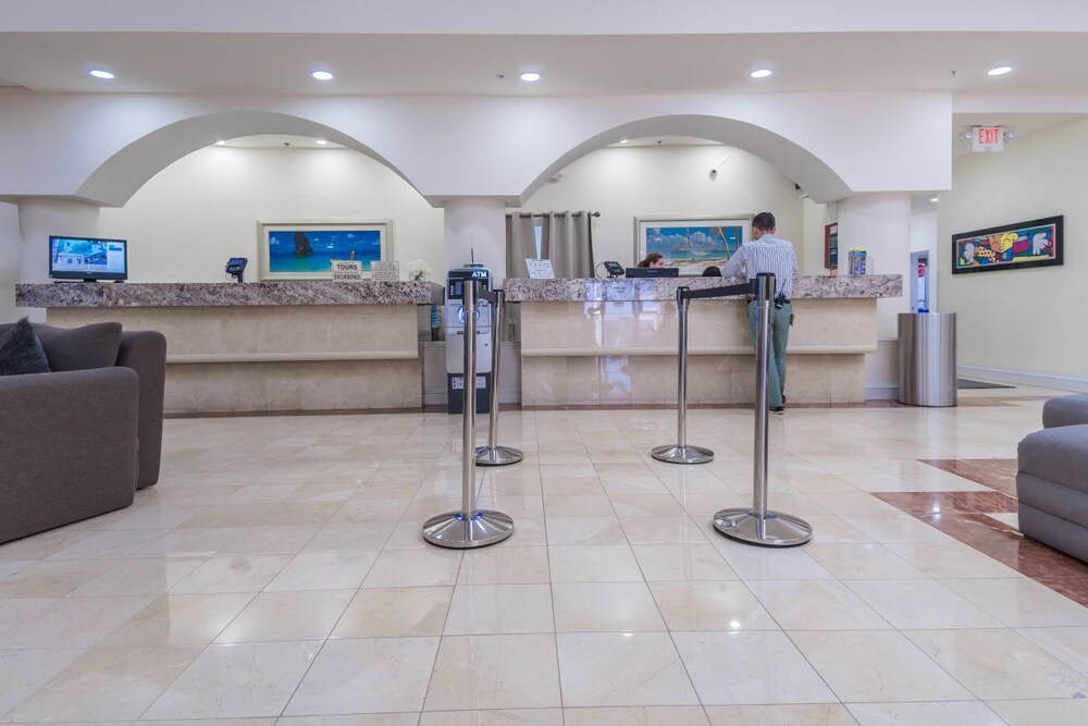 Miami Escape! Close to Art Deco, Port of Miami, Shopping Center! Fitness Center