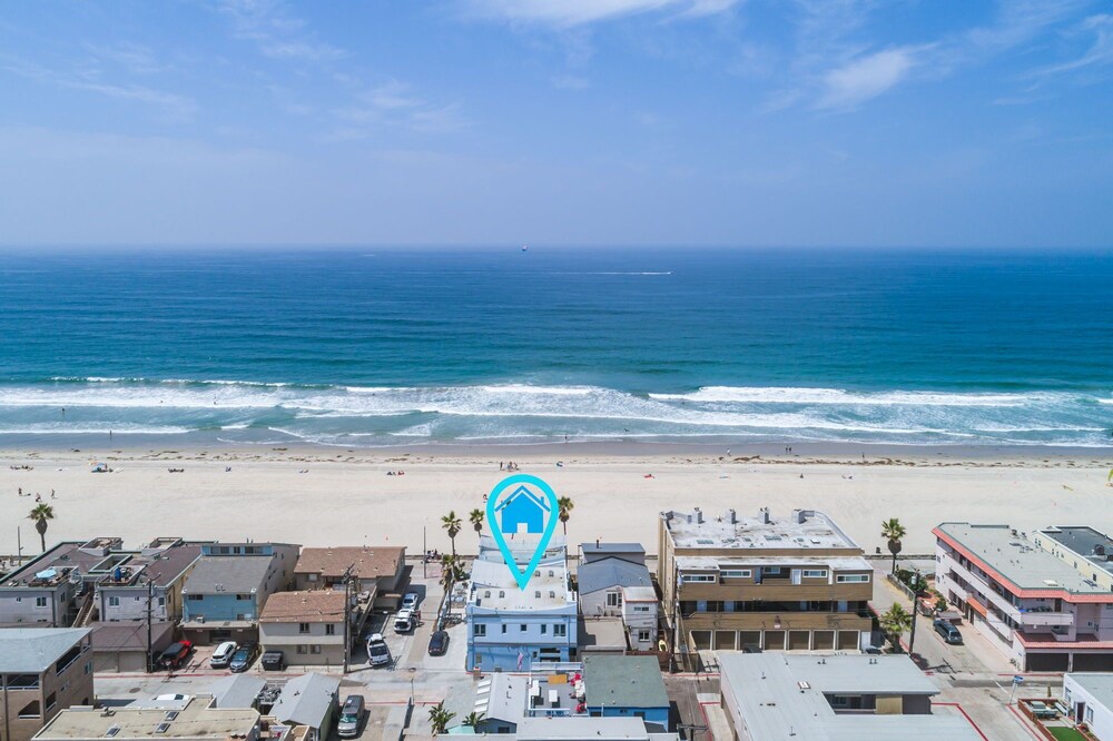 Quaint Modern Beach Studio Condo