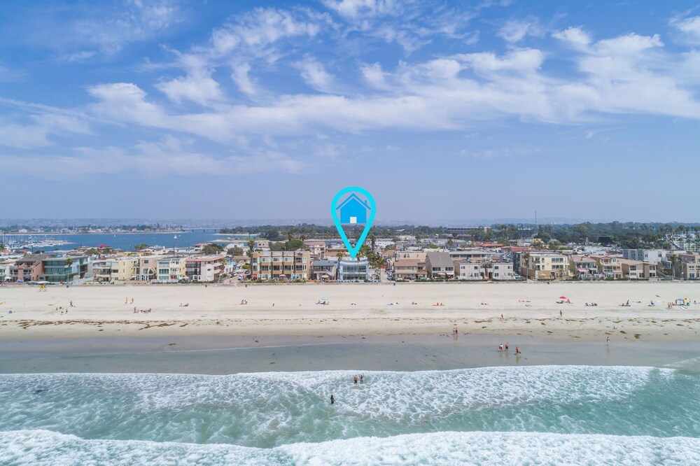 Quaint Modern Beach Studio Condo