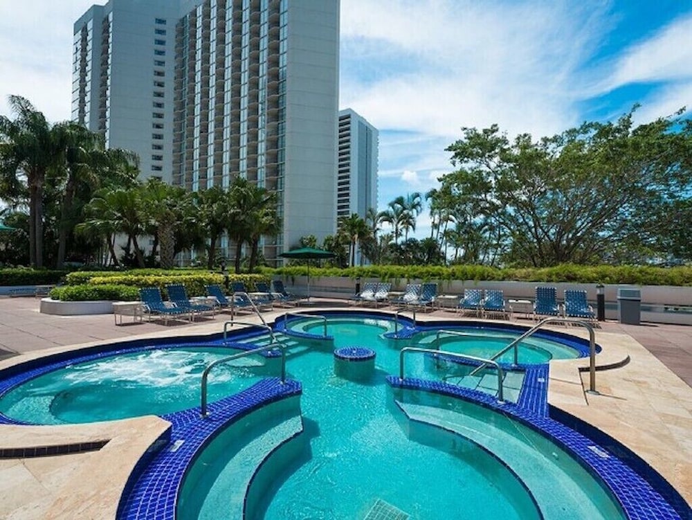 Bayfront Breeze! (2 bedroom condo)