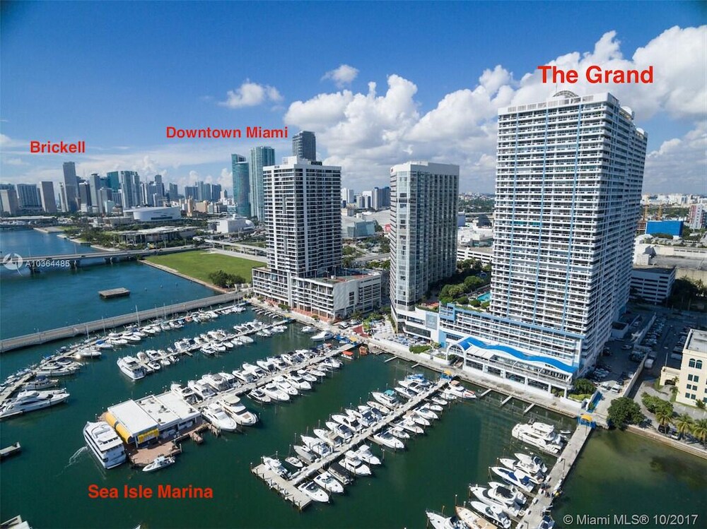 Bayfront Breeze! (2 bedroom condo)